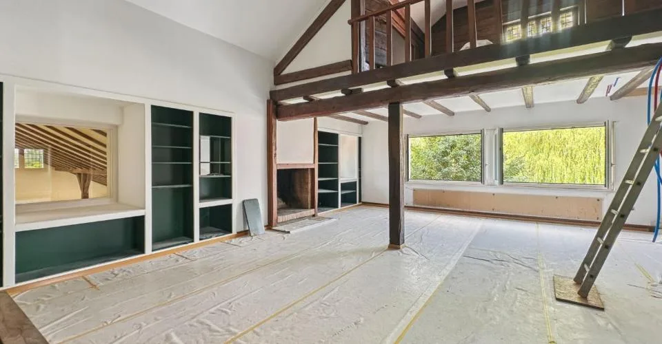 PROPRIETE ATYPIQUE SUR PLUS DE 6'000 M2 EN COURS DE RÉNOVATION, NON SOUMISE A LA LDFR – Foto 10 von 13
