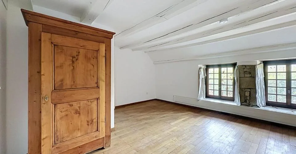 PROPRIETE ATYPIQUE SUR PLUS DE 6'000 M2 EN COURS DE RÉNOVATION, NON SOUMISE A LA LDFR – Foto 9 von 13
