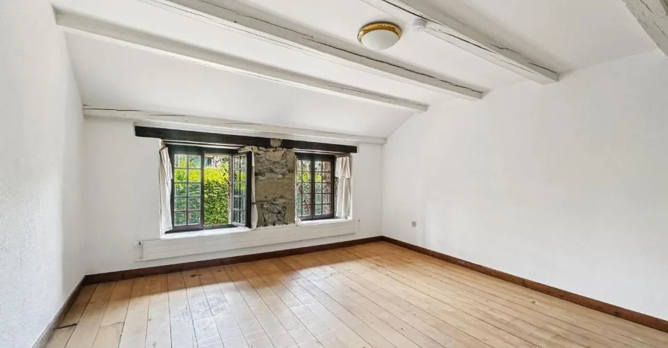 PROPRIETE ATYPIQUE SUR PLUS DE 6'000 M2 EN COURS DE RÉNOVATION, NON SOUMISE A LA LDFR – Foto 11 von 13