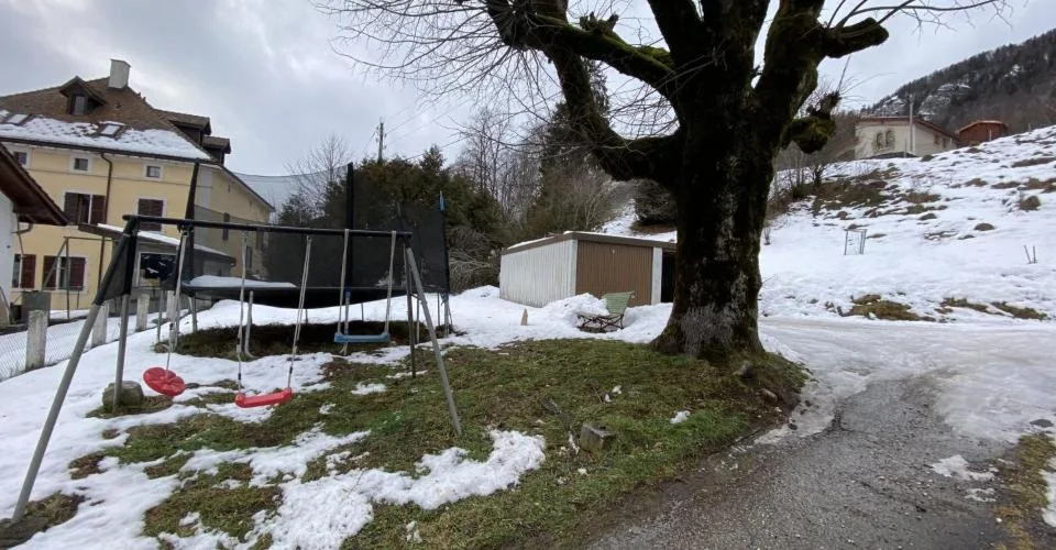 Sonvilier, terrain à vendre avec 2 garages