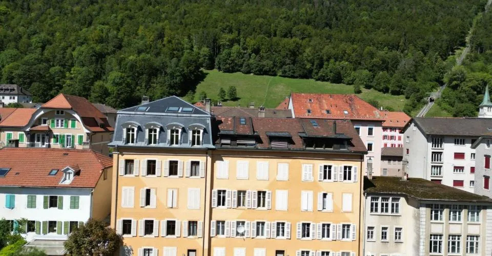 St-Imier, bel immeuble locatif de 16 app. et 7 garages