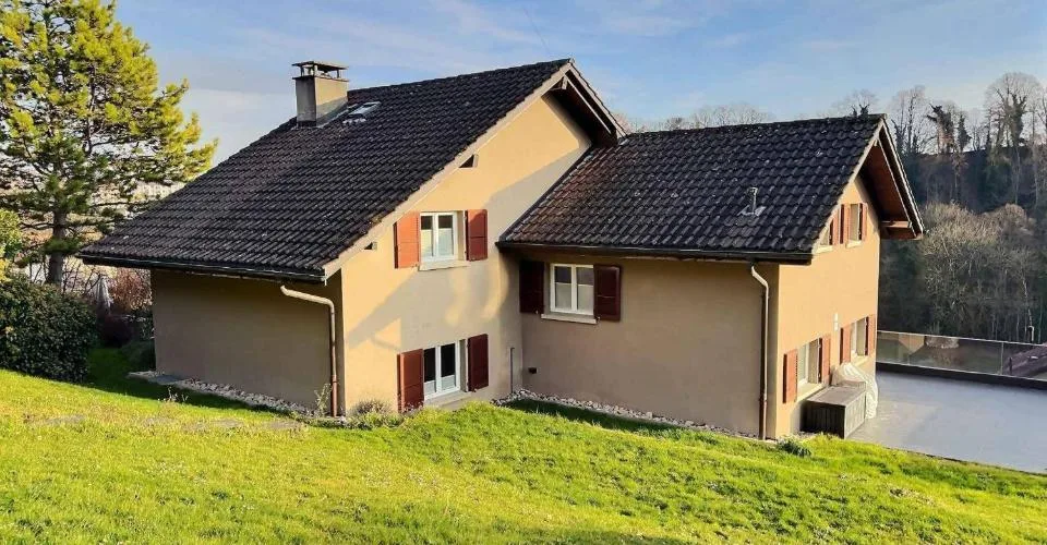 Magnifique villa individuelle de 7½ pièces avec vue dégagée, terrasse et grand jardin verdoyant