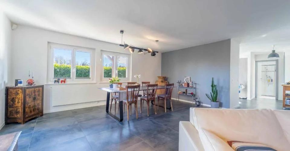 Magnifique villa individuelle de 7½ pièces avec vue dégagée, terrasse et grand jardin verdoyant