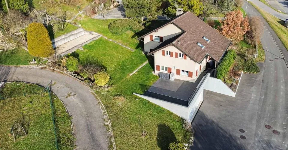 Magnifique villa individuelle de 7½ pièces avec vue dégagée, terrasse et grand jardin verdoyant