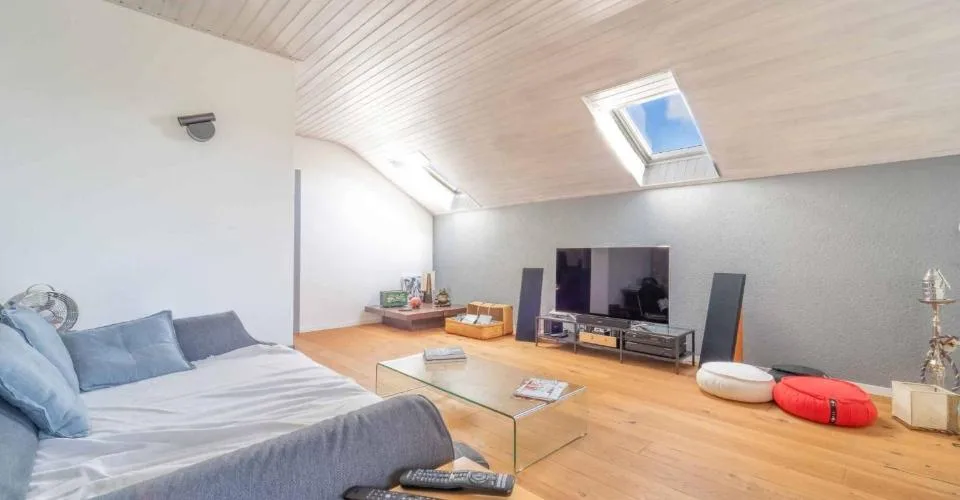 Magnifique villa individuelle de 7½ pièces avec vue dégagée, terrasse et grand jardin verdoyant