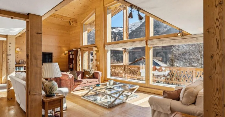 EXCLUSIVITE - CHALET ATYPIQUE - CENTRE VILLAGE sur 2000 m2 de terrain – Foto 10 von 13