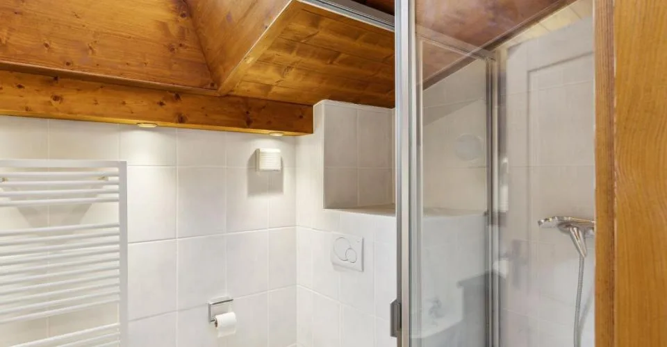 EXCLUSIVITE - CHALET ATYPIQUE - CENTRE VILLAGE sur 2000 m2 de terrain – Foto 7 von 13