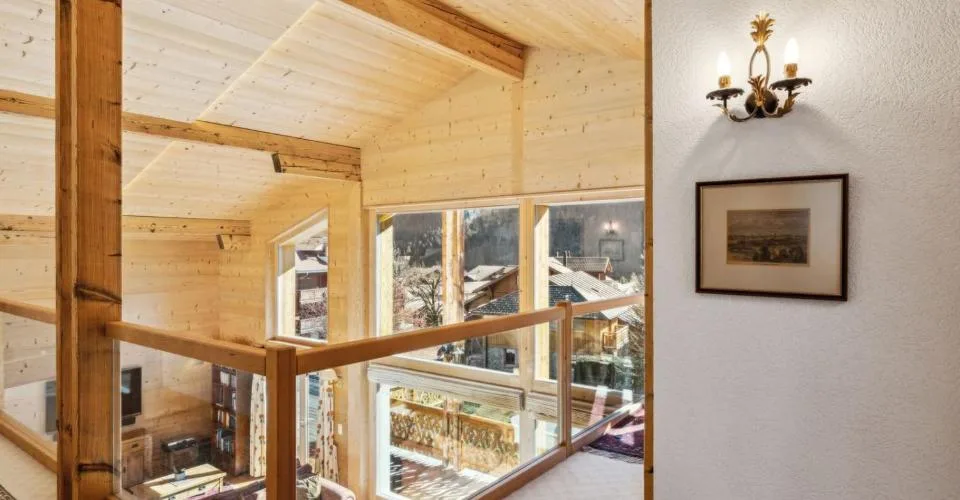 EXCLUSIVITE - CHALET ATYPIQUE - CENTRE VILLAGE sur 2000 m2 de terrain – Foto 8 von 13