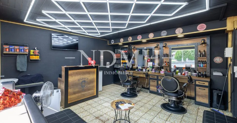 Ensemble de lots commerciaux en PPE – photo 3 of 13