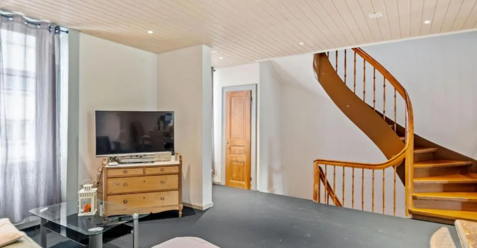 St-Imier, maison de caractère - Parfaite pour famille et activité professionnelle