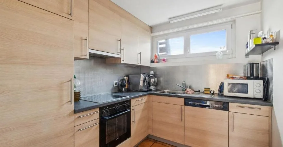 Immeuble avec 2 appartements, 1 salon de coiffure, un terrain à bâtir – Foto 9 von 13