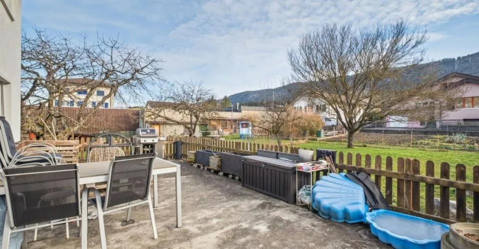 Immeuble avec 2 appartements, 1 salon de coiffure, un terrain à bâtir – Foto 12 von 13