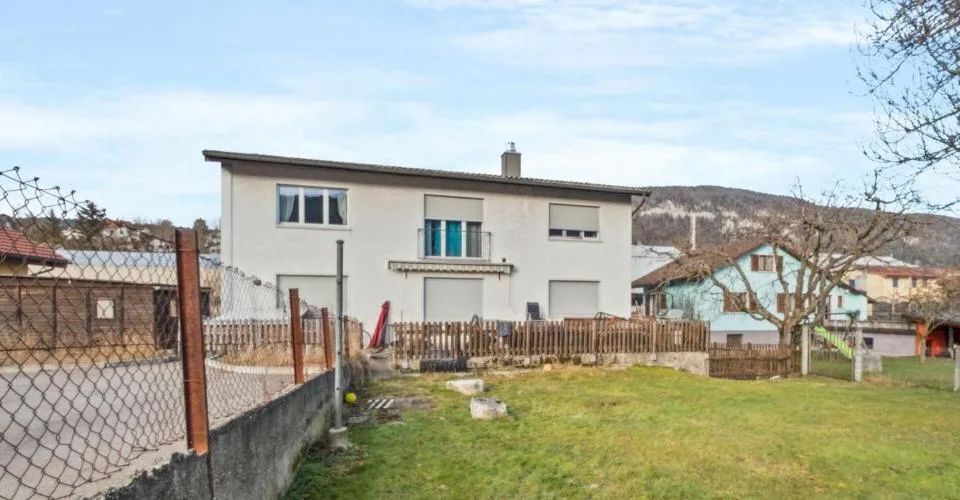 Immeuble avec 2 appartements, 1 salon de coiffure, un terrain à bâtir – Foto 13 von 13