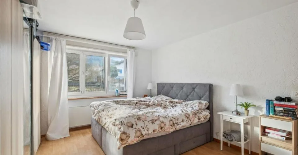 Immeuble avec 2 appartements, 1 salon de coiffure, un terrain à bâtir – Foto 6 von 13