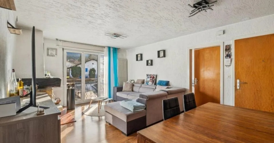 Immeuble avec 2 appartements, 1 salon de coiffure, un terrain à bâtir – Foto 8 von 13