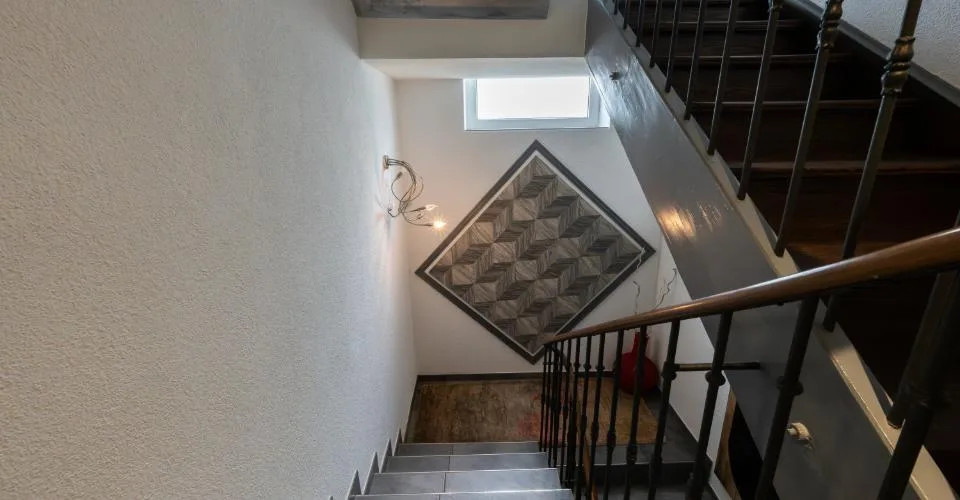 Maison villageoise atypique