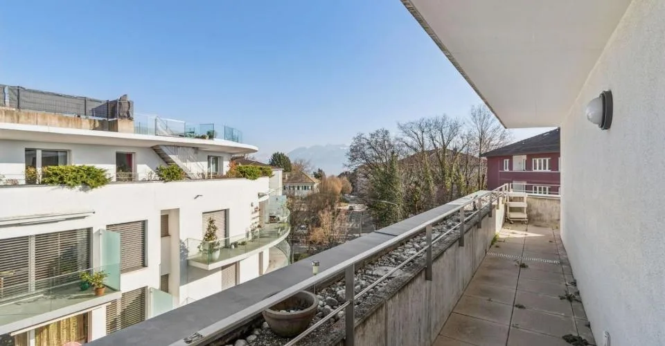 Rare attique-duplex moderne à Lausanne