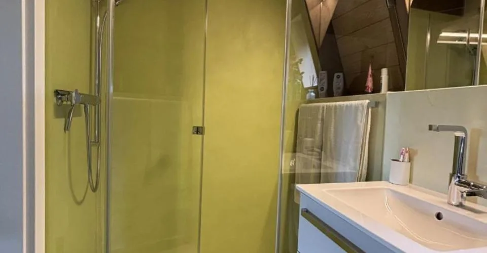 Exklusives Ferienhaus mit grossem Umschwung an äusserst ruhiger Lage