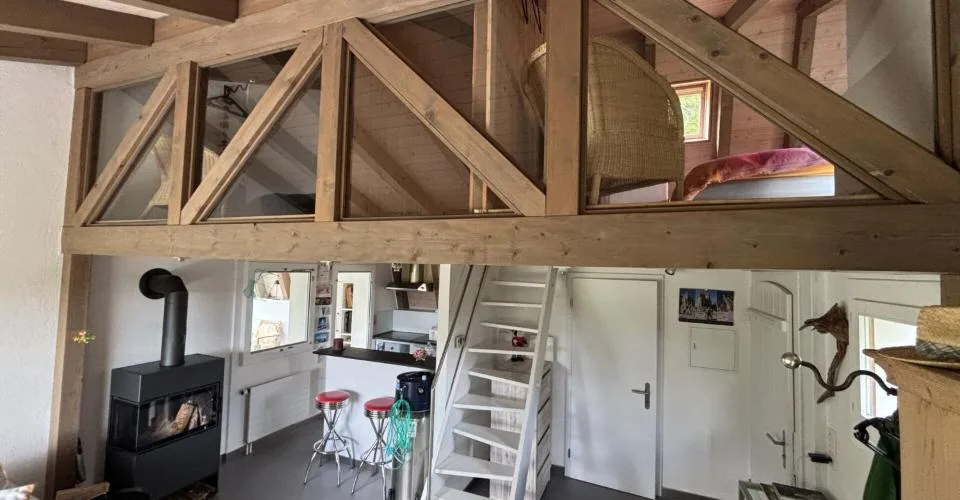 Exklusives Ferienhaus mit grossem Umschwung an äusserst ruhiger Lage
