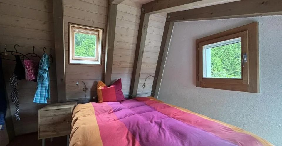 Exklusives Ferienhaus mit grossem Umschwung an äusserst ruhiger Lage
