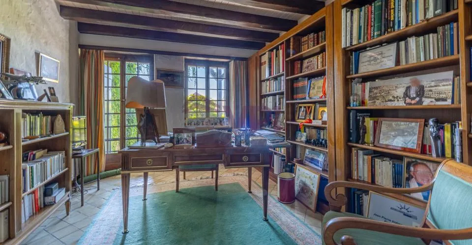 Demeure historique de caractère proche de Genève - 500 m2 – photo 25 of 28
