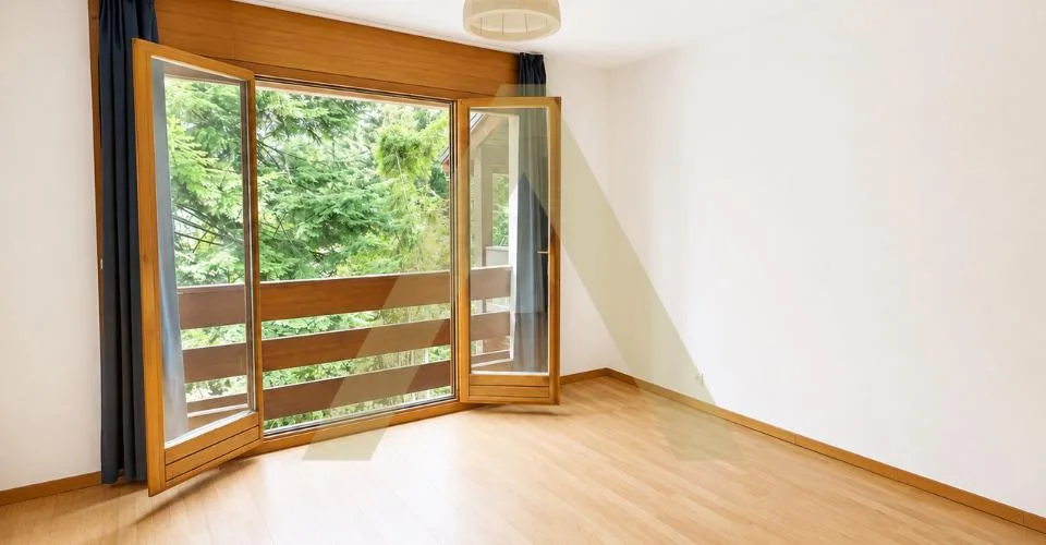 Grand 2,5 pièces avec balcon dans un cadre verdoyant