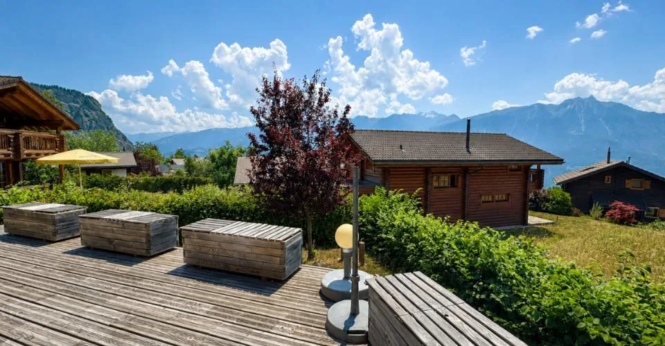 MAGNIFIQUE CHALET RÉNOVÉ – RÉSIDENCE SECONDAIRE & VENTE AUX ÉTRANGERS AUTORISÉES