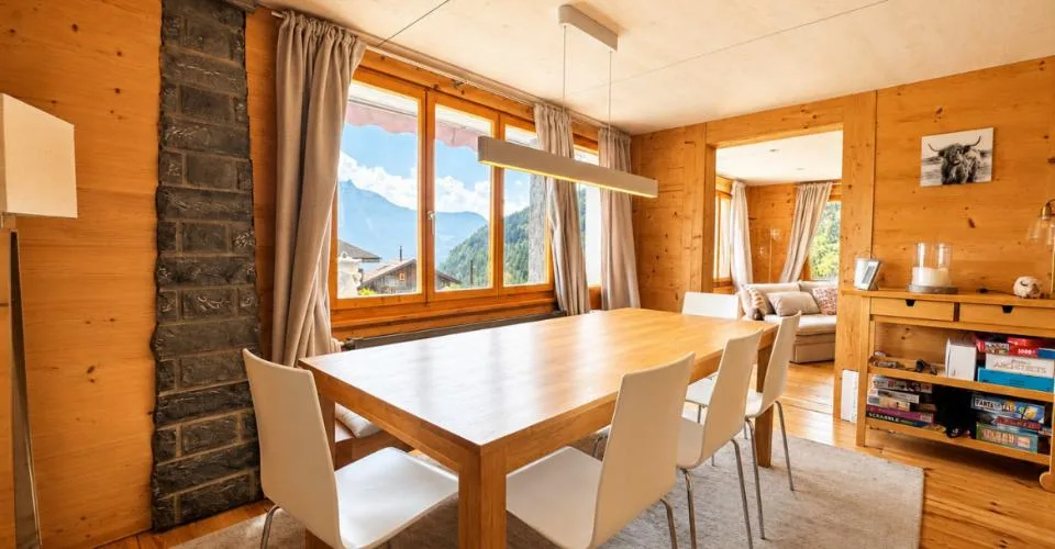 MAGNIFIQUE CHALET RÉNOVÉ – RÉSIDENCE SECONDAIRE & VENTE AUX ÉTRANGERS AUTORISÉES