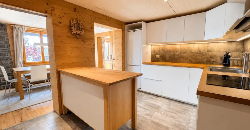 MAGNIFIQUE CHALET RÉNOVÉ – RÉSIDENCE SECONDAIRE & VENTE AUX ÉTRANGERS AUTORISÉES