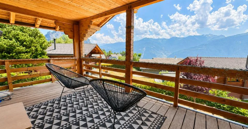 MAGNIFIQUE CHALET RÉNOVÉ – RÉSIDENCE SECONDAIRE & VENTE AUX ÉTRANGERS AUTORISÉES