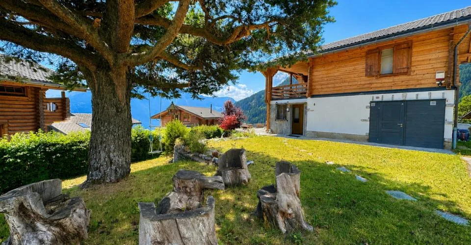 MAGNIFIQUE CHALET RÉNOVÉ – RÉSIDENCE SECONDAIRE & VENTE AUX ÉTRANGERS AUTORISÉES