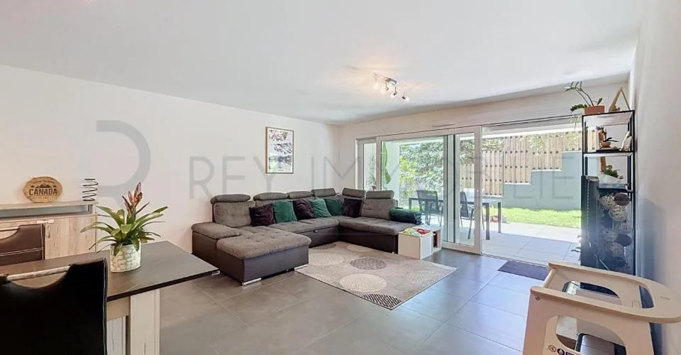 Joli appartement en rez avec terrasse et jardin