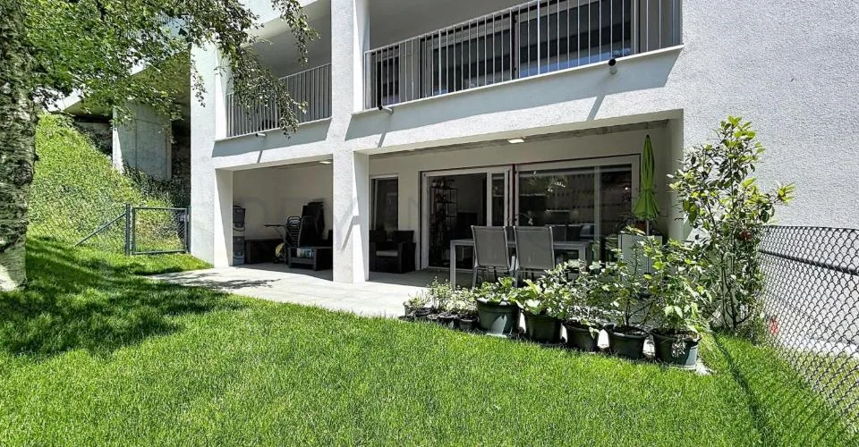 Joli appartement en rez avec terrasse et jardin