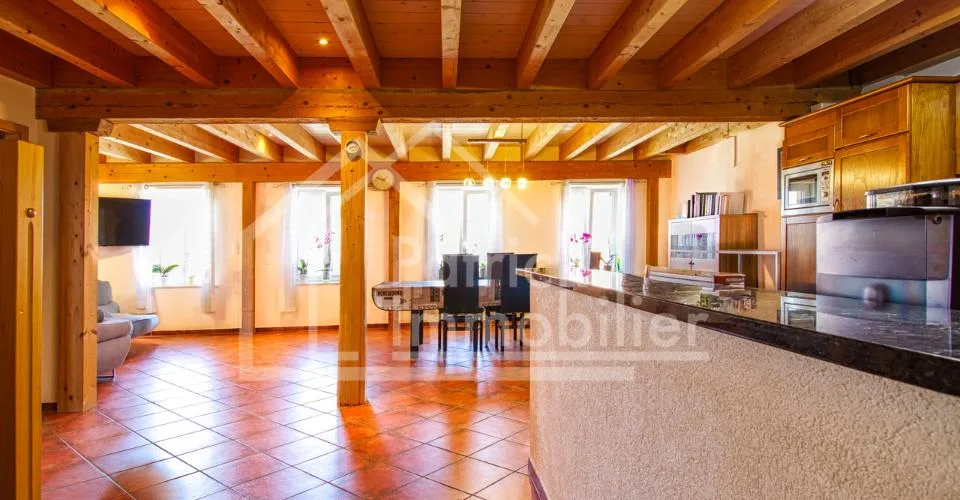 Immeuble d'habitation avec café restaurant Rendement brut 4,89 %