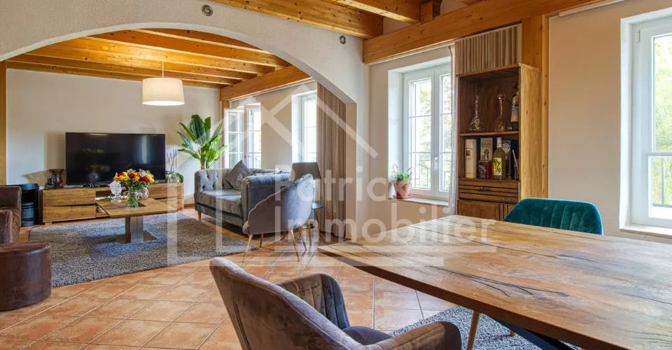 Immeuble d'habitation avec café restaurant Rendement brut 4,89 %