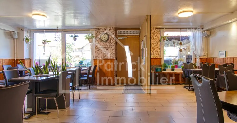 Immeuble d'habitation avec café restaurant Rendement brut 4,89 %