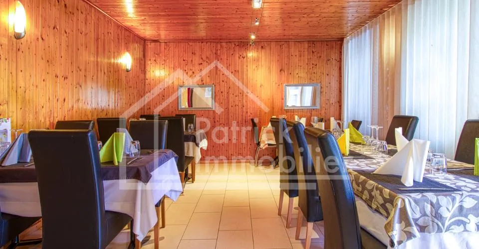 Immeuble d'habitation avec café restaurant Rendement brut 4,89 %