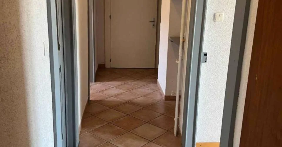 Bel appartement de 3½ pièces au 1er étage avec balcon et place de parc – photo 5 of 8