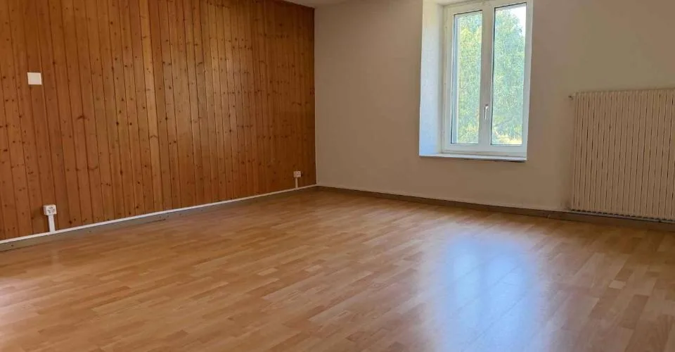 Charmante maison mitoyenne de 4½ pièces avec vaste galetas, garages et places de parc – Foto 6 von 10