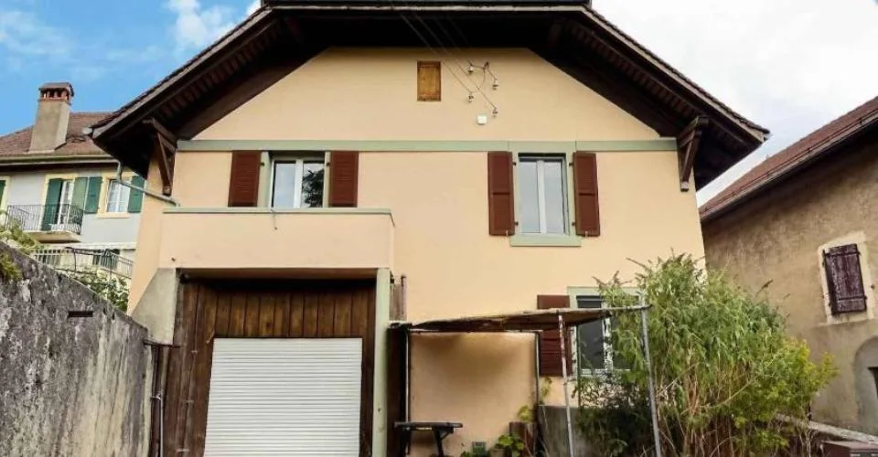 Charmante maison mitoyenne de 4½ pièces avec vaste galetas, garages et places de parc – Foto 9 von 10