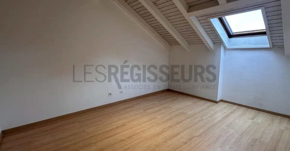 Appartement de 5 pièces avec balcon dans un environnement calme – photo 7 sur 7