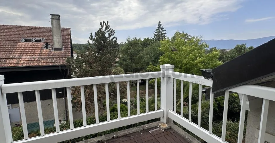 Appartement de 5 pièces avec balcon dans un environnement calme – photo 2 sur 7