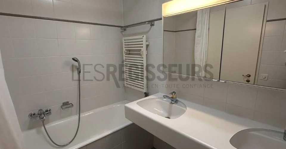 Appartement de 5 pièces avec balcon dans un environnement calme – photo 4 sur 7