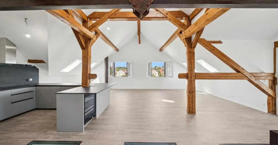 Appartement neuf de 200 m2 avec balcon- et deux places de parc extérieures