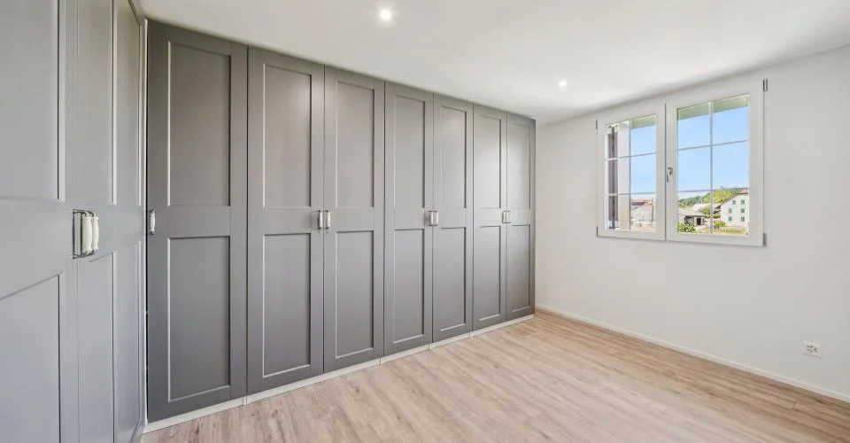 Appartement neuf de 200 m2 avec balcon- et deux places de parc extérieures