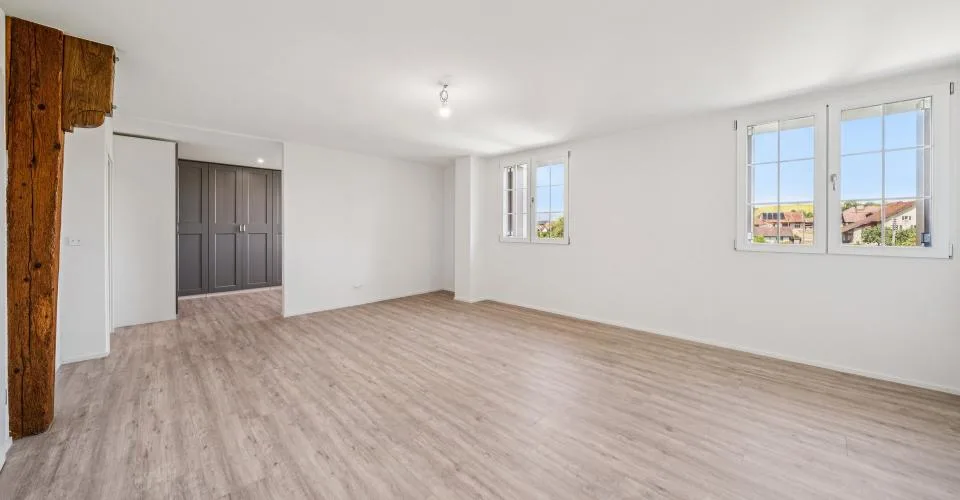 Appartement neuf de 200 m2 avec balcon- et deux places de parc extérieures