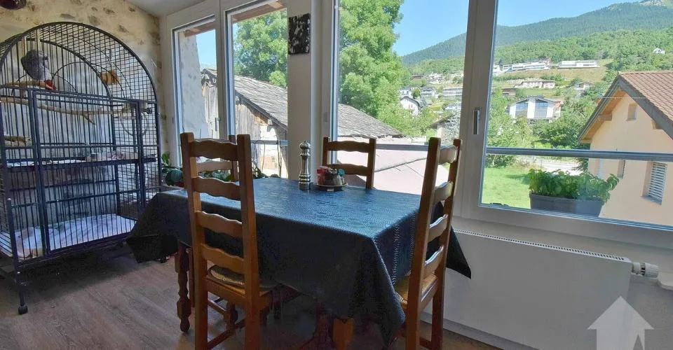 Immeuble de 3 ou 4 appartements avec une grange et un garage inclus !