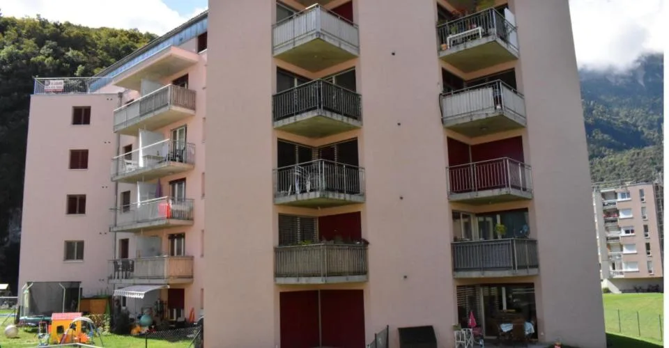 À proximité des écoles, de la piscine et de l'accès à l'autoroute.