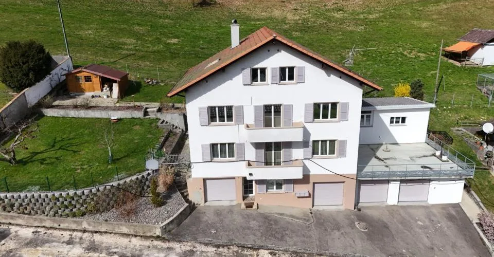 À vendre à Roches (BE) immeuble de 3 appartements avec 4 garages