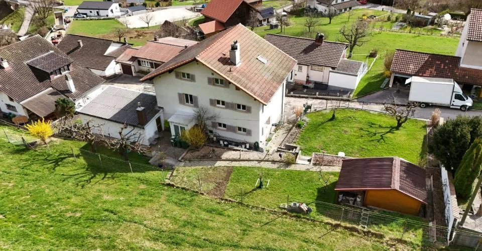 À vendre à Roches (BE) immeuble de 3 appartements avec 4 garages